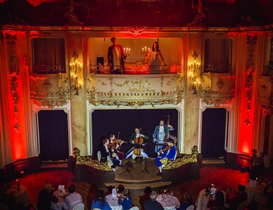 Abendessen in Begleitung von Mozarts Arien